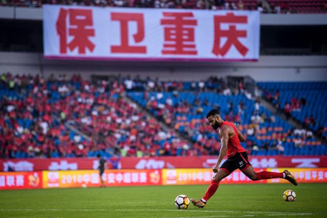 西汉姆联绝杀惊险获胜,保级希望重燃斗志昂扬  西汉姆联绝杀惊险获胜,保级希望重燃斗志昂扬